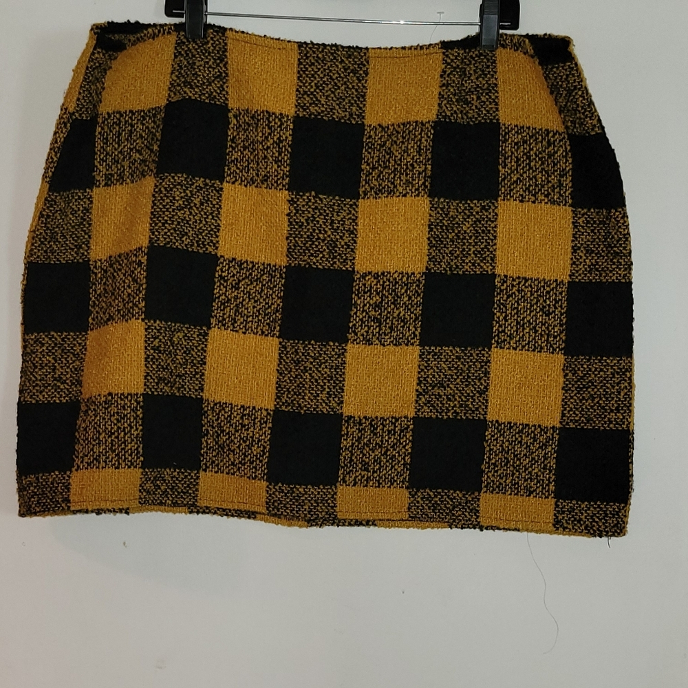 Forever 21 Plus Size Black and Yellow Skirt